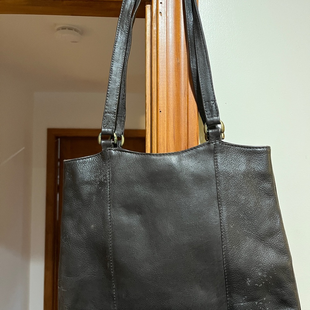 Sleek Black Leather Tote with Shoulder Straps